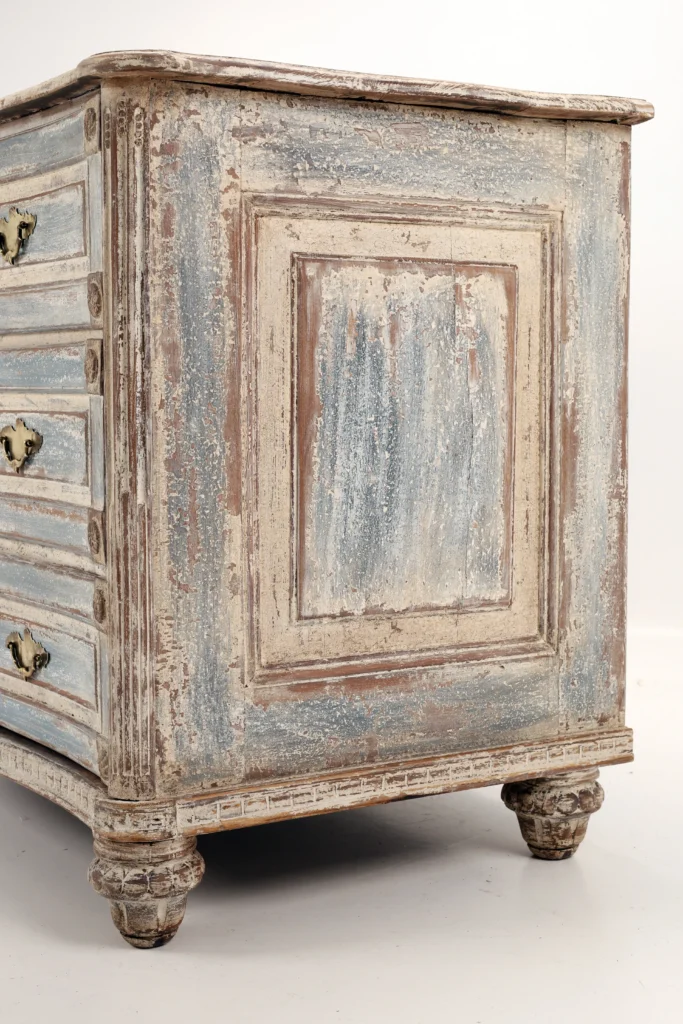 Gustavian chest of drawers close up