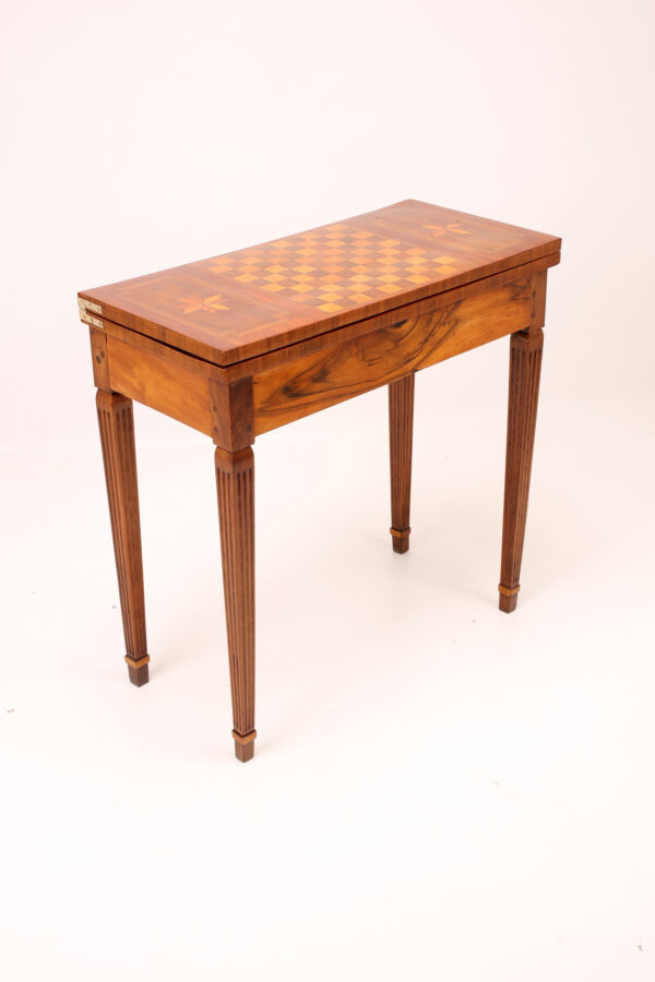 Early 19th Century Flip-Top Game Table with Inlaid Chessboard